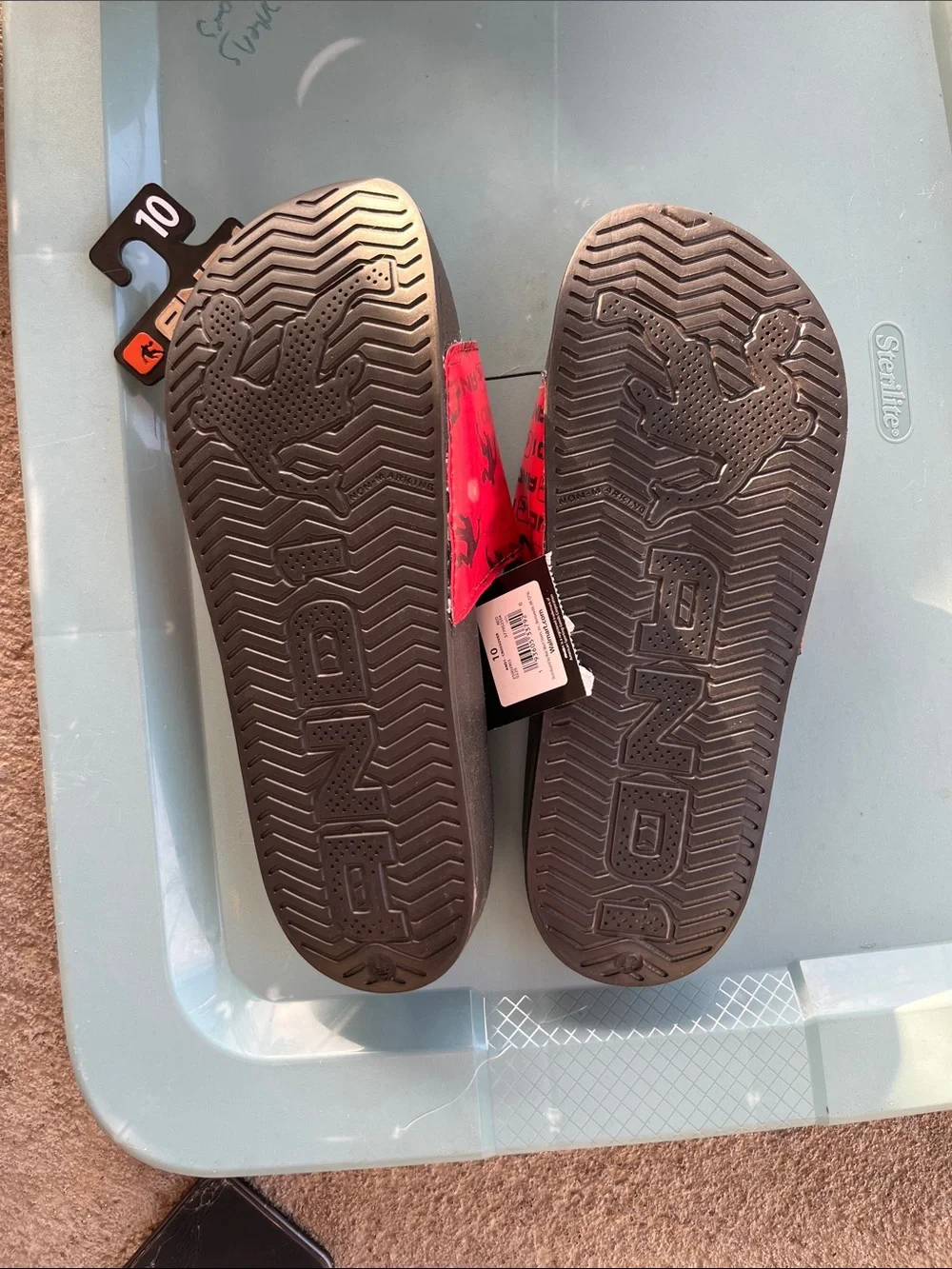 And1 Men’s Crossover Slide Sandals Size 10 Red    With a small flaw